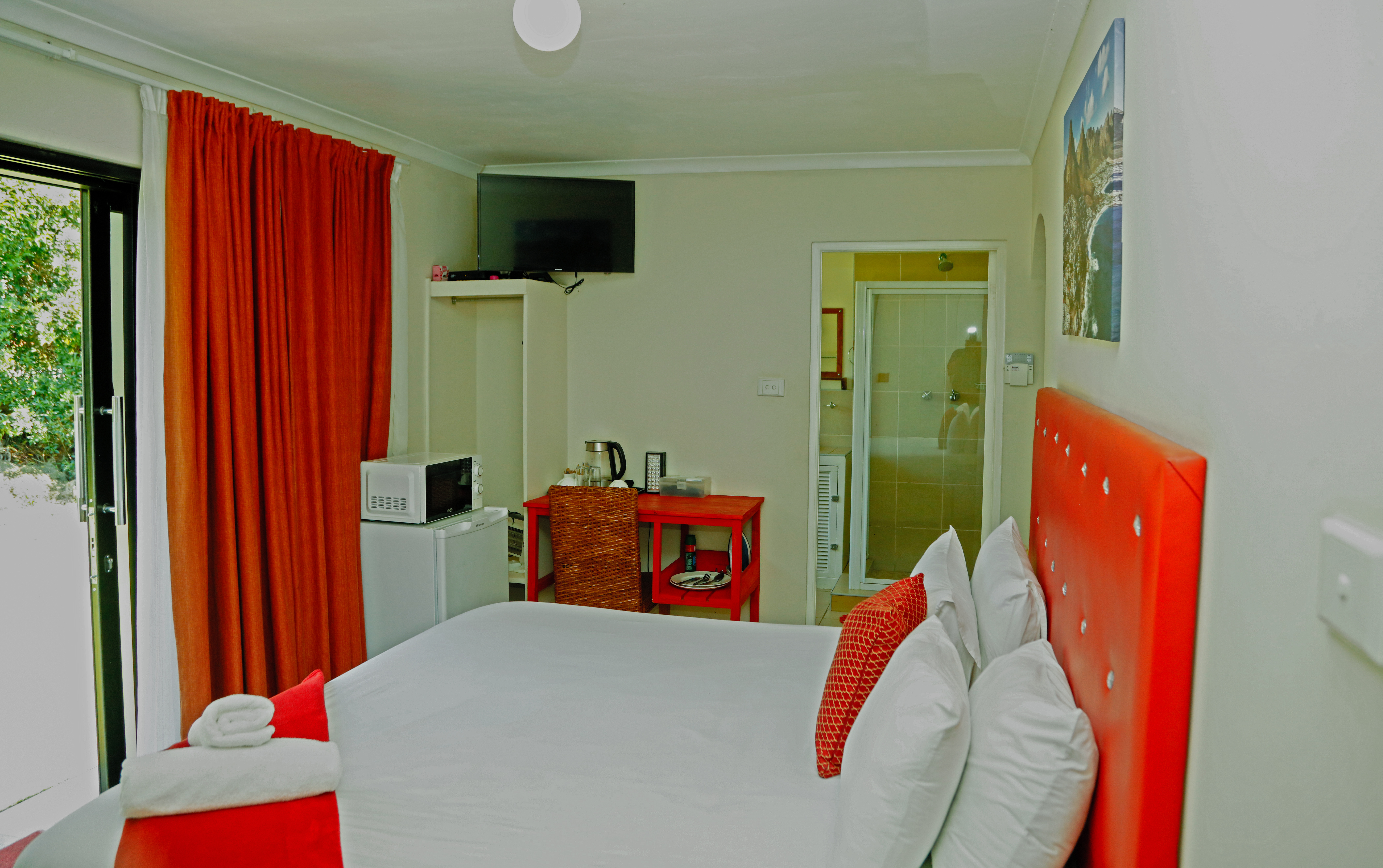 Queen Room Size